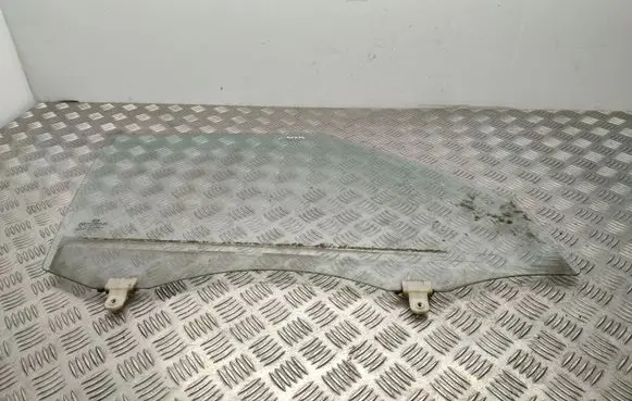KIA Soul Front door window glass four-door