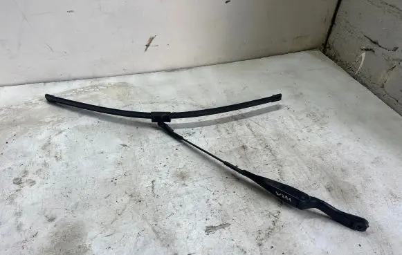 Mercedes-Benz E W211 Front wiper blade arm