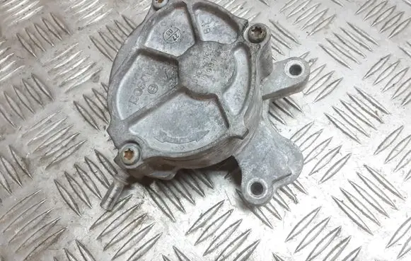 Ford Mondeo Mk III Vacuum pump D1651C2
