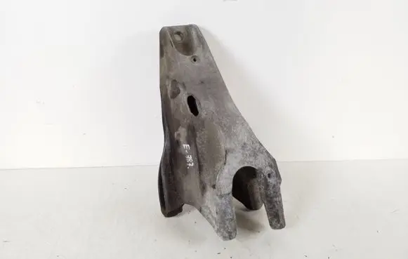 Volkswagen Multivan T5 Engine mounting bracket 7E0199370F