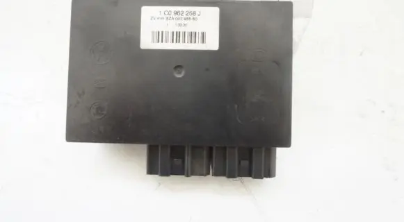 Skoda Octavia Mk1 (1U) Fan control module 1C0962258J