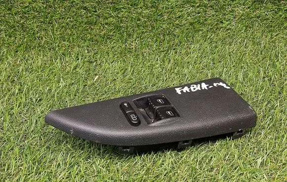 Skoda Fabia Mk1 (6Y) Electric window control switch 1J3959857A 03755120