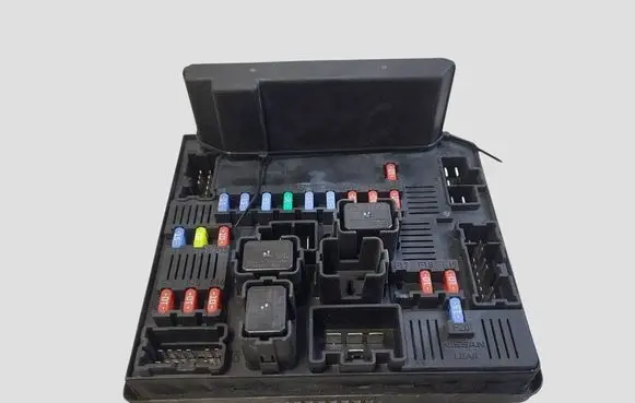 Nissan Qashqai+2 Fuse module 519228456