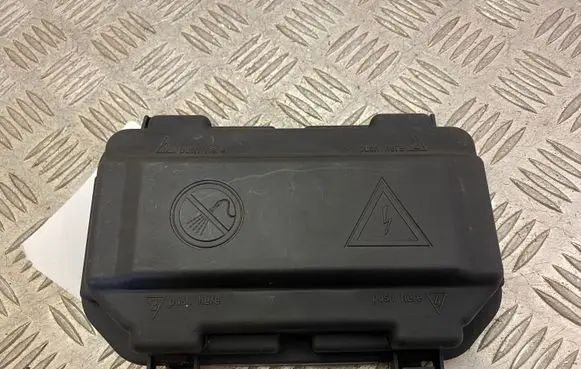 BMW 3 F30 F35 F31 Fuse box cover 9224872