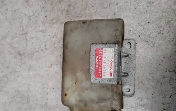Toyota Land Cruiser (FJ80) Voltage converter/converter module 2842317020