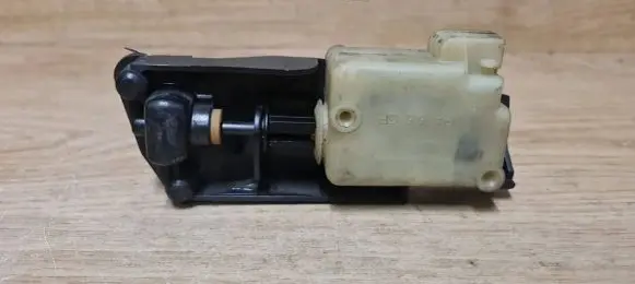 Volvo V70 Central locking motor 9483311