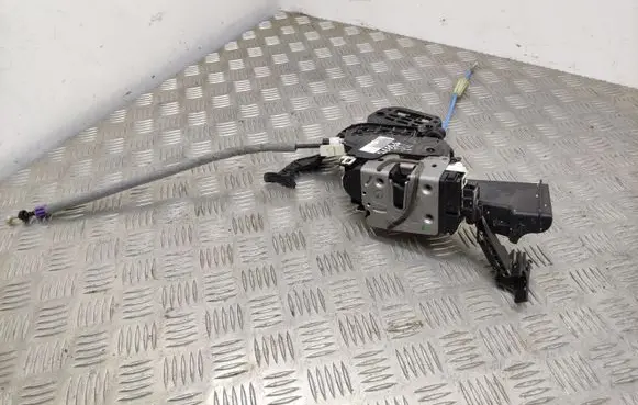 Mercedes-Benz B W246 W242 Front door lock A1667200435