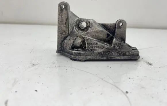 BMW 5 GT F07 Engine mounting bracket 7805421