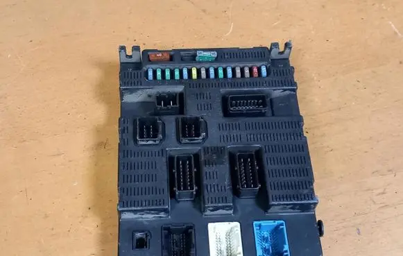 Peugeot 207 BSM Control unit 9659285380