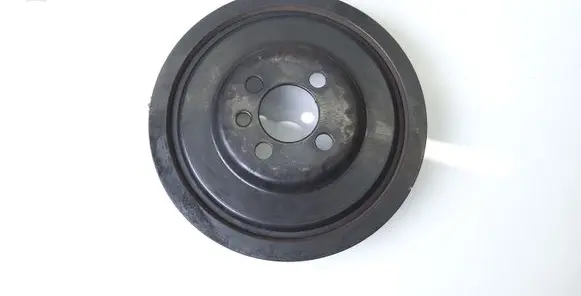 Volkswagen PASSAT B6 Crankshaft pulley 03G105243