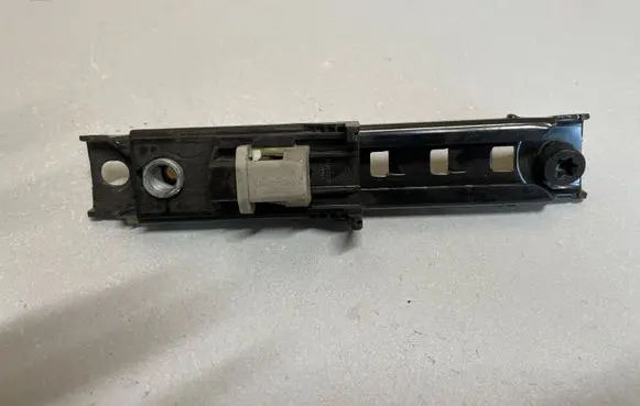 Opel Mokka X Seat belt height adjuster 13585757