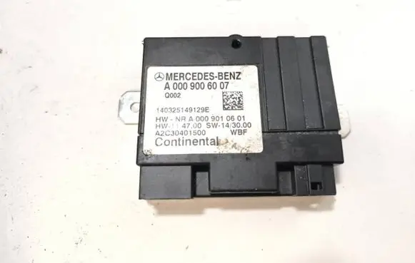 Mercedes-Benz C W205 Fuel injection pump control unit/module A0009006007 140325149129E A0009010601