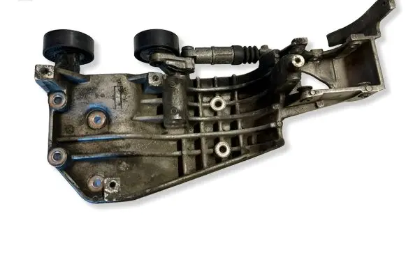 Alfa Romeo 159 Engine mounting bracket 8813