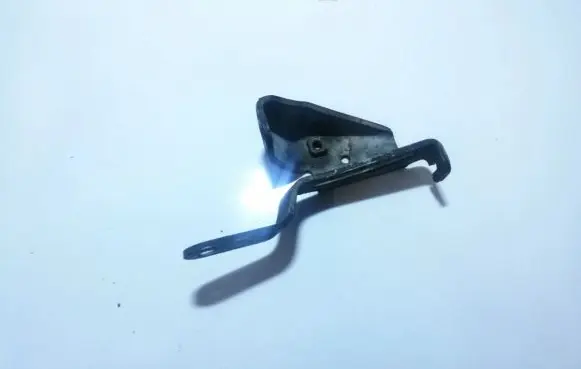 Mitsubishi Carisma Engine mounting bracket