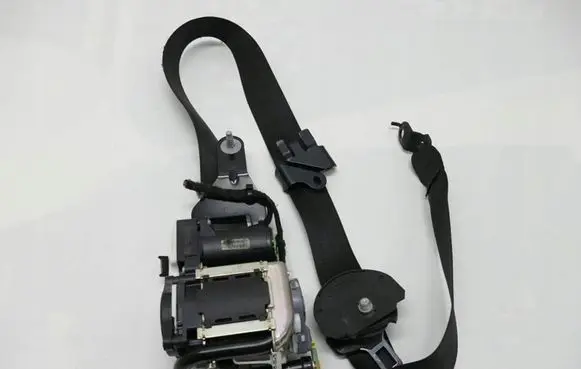 Mercedes-Benz E W212 Front seatbelt 620048100