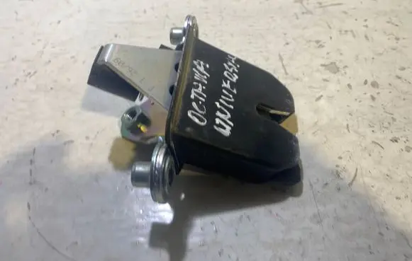 Skoda Octavia Mk2 (1Z) Tailgate/trunk/boot lock/catch/latch 1Z5827501D