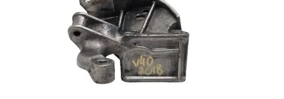 Engine mounting bracket