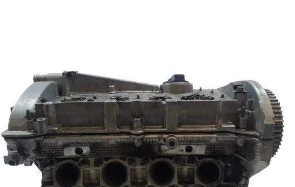 Volkswagen PASSAT B5.5 Engine head 058103373A