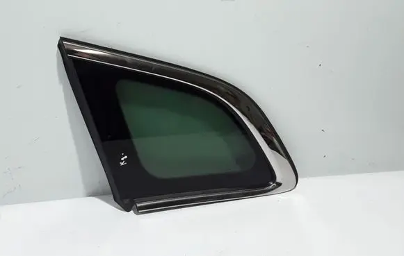 Renault Kadjar Rear side window 833073768R