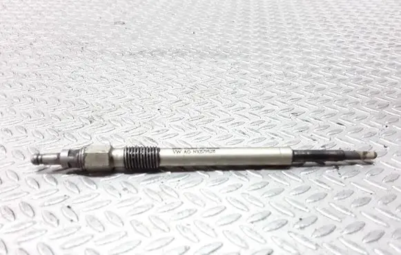 Volkswagen Golf V Glow plug N10579803