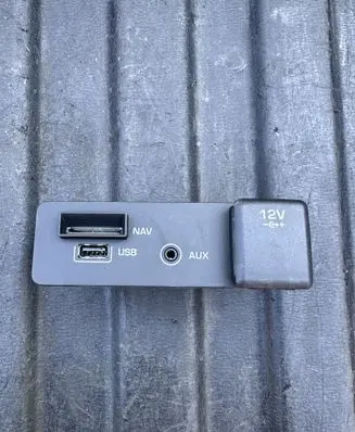 Land Rover Discovery Sport USB socket connector FK7219C166BD FK7215K040CA