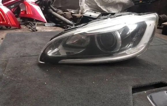Volvo V60 Headlight/headlamp 31420110