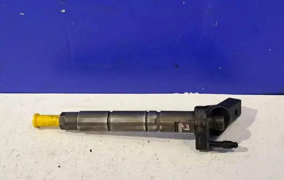 Mercedes-Benz S W221 Fuel injector A6420701387