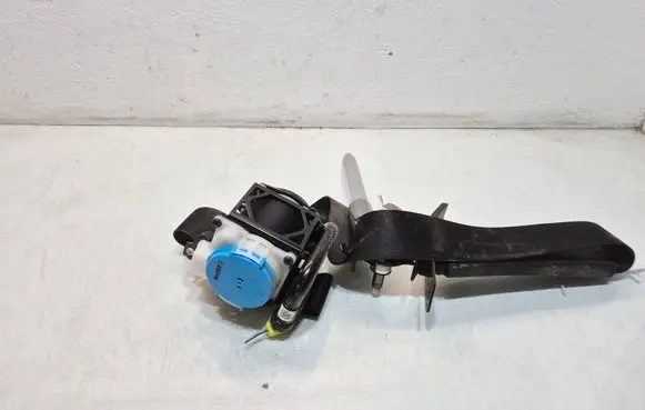 Nissan Rogue Front seatbelt 1803260356N 1105331 1104810