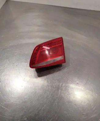 Volkswagen PASSAT B7 Tailgate rear/tail lights