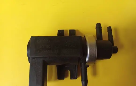 Skoda Octavia Mk1 (1U) Turbo solenoid valve 1J0906627