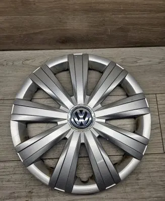 Volkswagen Jetta VI R16 wheel hub/cap/trim 5C0601147