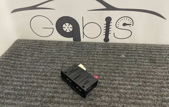 Mercedes-Benz GLA H247 USB socket connector A2478204002