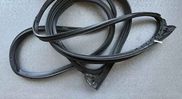 Nissan Patrol Y61 Rubber seal front coupe door 80831VB002