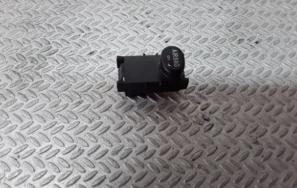 Passenger airbag on/off switch