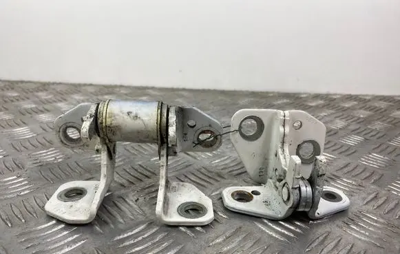 Rear door hinge set