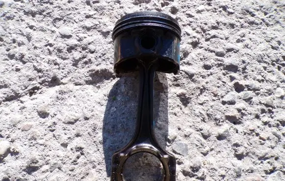 Alfa Romeo Giulietta Piston with connecting rod