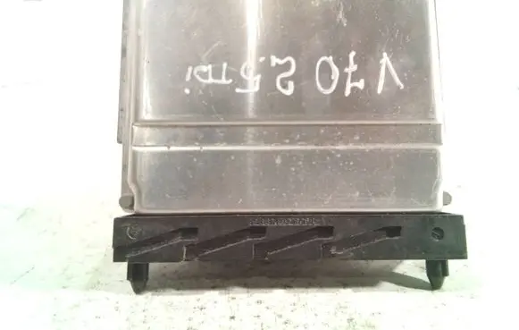 Volvo V70 Engine control unit/module 09496667A 0281001776