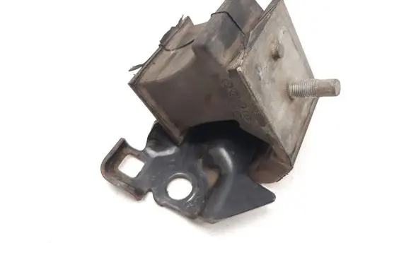Nissan Navara D40 Engine mount bracket 11220EB300