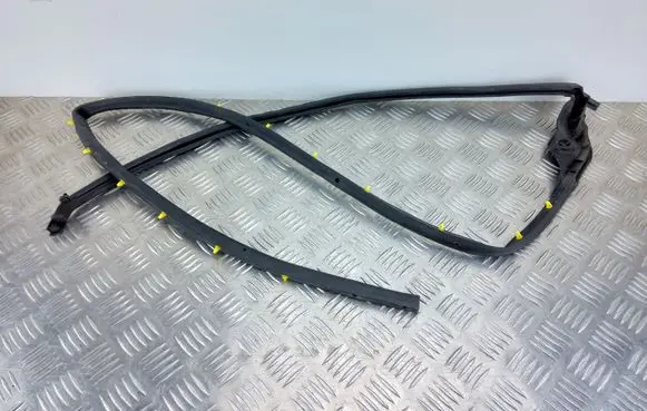Citroen DS7 Crossback Rubber seal rear door 9815699680