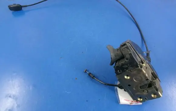 Renault Megane II Front door lock