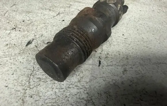 Volkswagen Golf II Fuel injector 068130202F