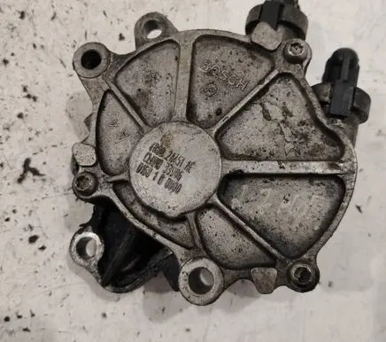 Peugeot 607 Vacuum pump 4R802A451AE