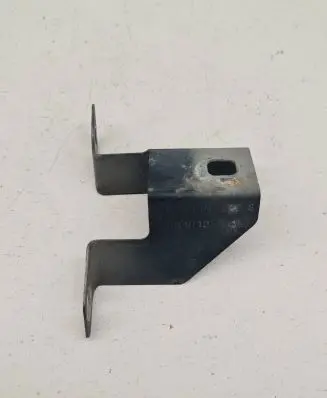 Fender mounting bracket