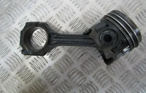 Volkswagen PASSAT B4 Piston with connecting rod 028h