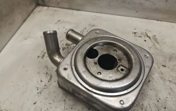 Hyundai Tucson JM Oil filter mounting bracket