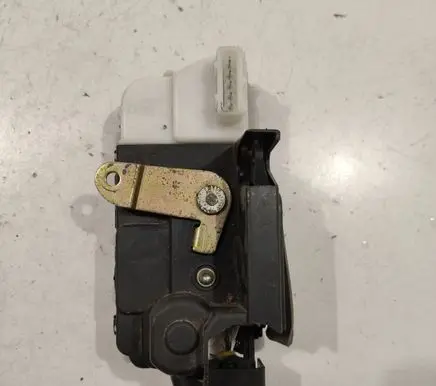 Peugeot 607 Rear door lock