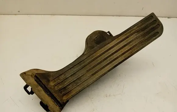 Volkswagen PASSAT B6 Accelerator throttle pedal 1K1721503L 6PV00860000