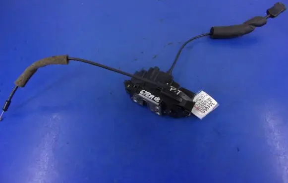 Renault Megane III Rear door lock 825020002R