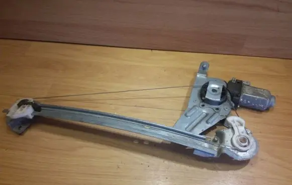 Peugeot 206 Rear door window regulator with motor 9627332480