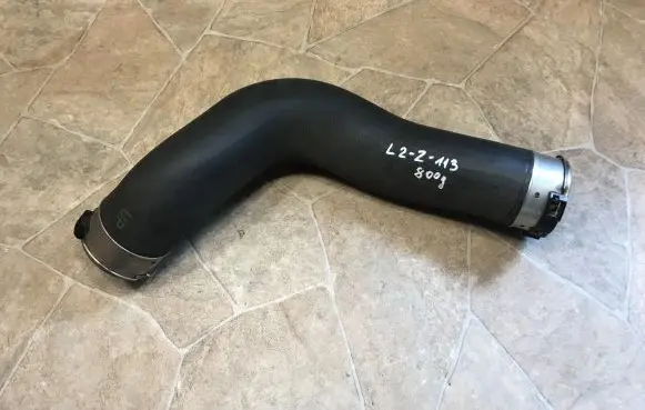 BMW 5 F10 F11 Intercooler hose/pipe 7810615